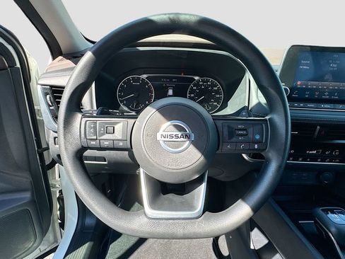 Used 2021 Nissan Rogue SV image 9