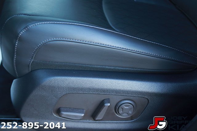 Certified 2026 Kia Carnival FWD image 17