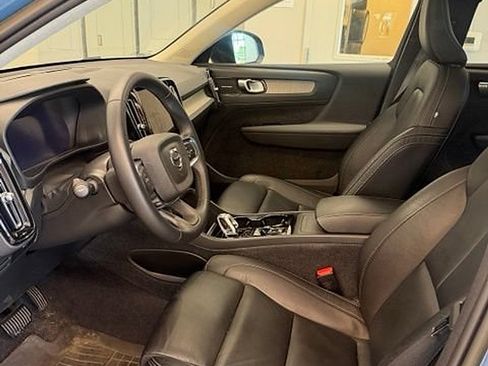 Used 2023 Volvo XC40 B5 Ultimate w/ Protection Package Premier AWD/4WD image 7