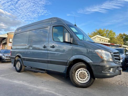 Used 2018 Mercedes-Benz Sprinter 2500 image 10