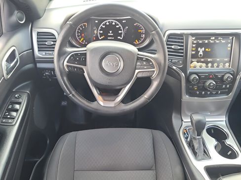 Used 2018 Jeep Grand Cherokee Laredo image 14