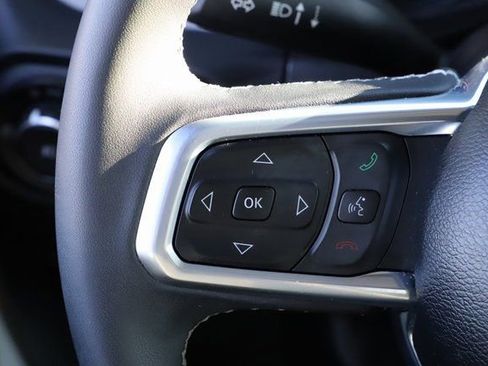 Used 2025 Jeep Wrangler Sahara image 23