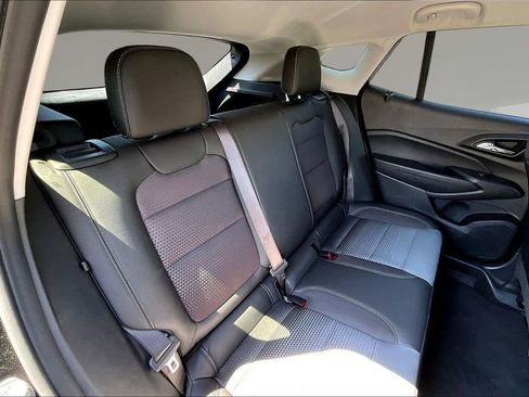 Used 2025 Chevrolet Trax LT FWD image 21