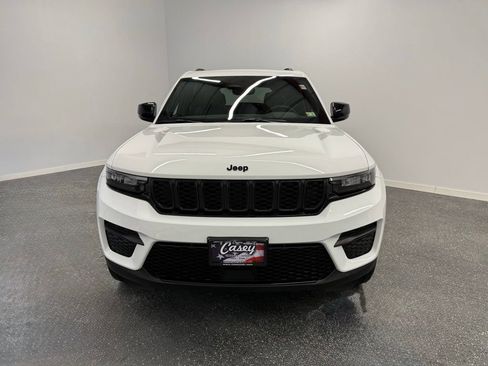 Used 2023 Jeep Grand Cherokee Altitude image 5