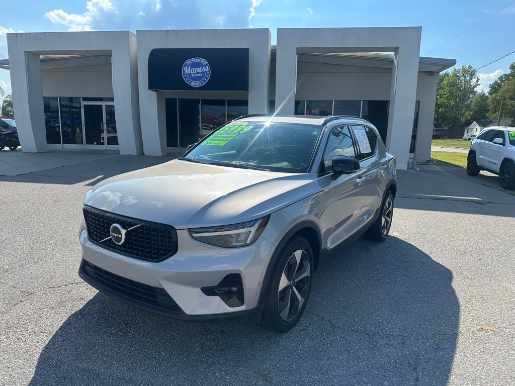Used 2023 Volvo XC40 B4 Ultimate FWD image 1