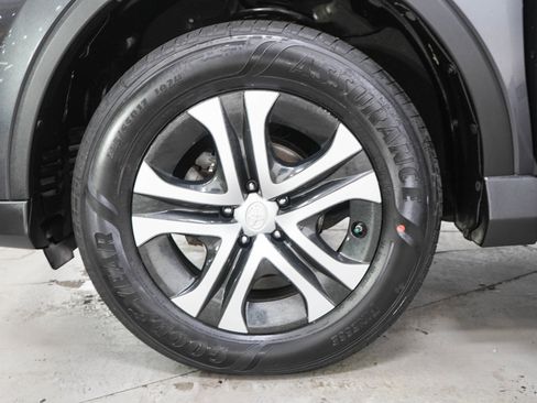 Used 2018 Toyota RAV4 LE w/ All Weather Liner Package AWD/4WD image 28