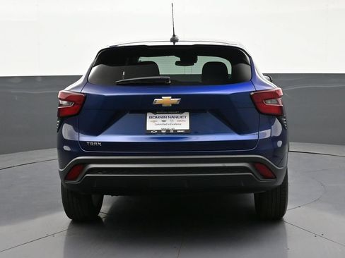 Used 2024 Chevrolet Trax LS w/ LS Convenience Package FWD image 4