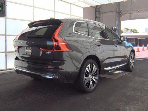 Used 2023 Volvo XC60 B5 Plus image 3