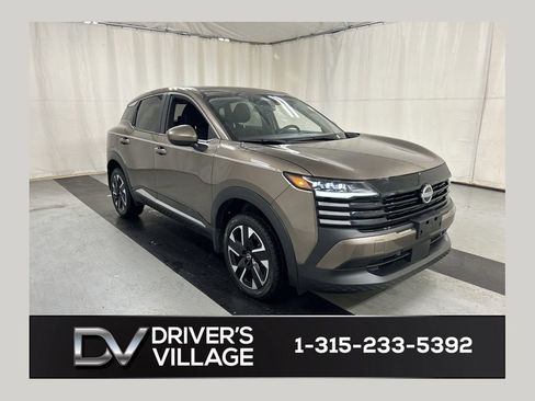 Used 2025 Nissan Kicks SV AWD/4WD image 1