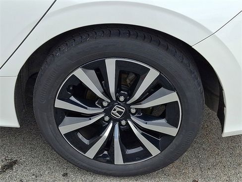 Certified 2024 Honda Civic EX-L image 30