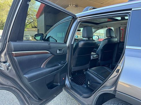 Used 2016 Toyota Highlander Limited AWD/4WD image 12