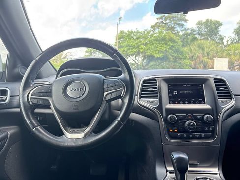 Used 2020 Jeep Grand Cherokee Laredo RWD image 13