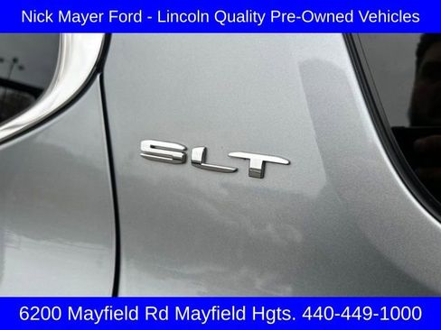 Used 2023 GMC Acadia SLT image 16