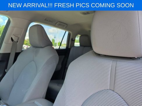 Used 2022 Toyota Highlander LE FWD image 9