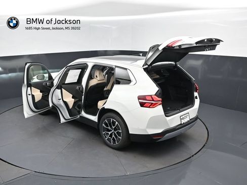 New 2026 BMW X3 xDrive30i w/ Premium Package AWD/4WD image 2