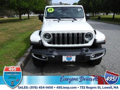 Used 2024 Jeep Wrangler Sahara w/ Technology Group image 8