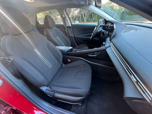 Used 2025 Hyundai Elantra SEL image 34