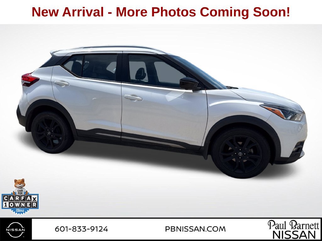 Used 2020 Nissan Kicks SR w/ SR Premium Package FWD image 2