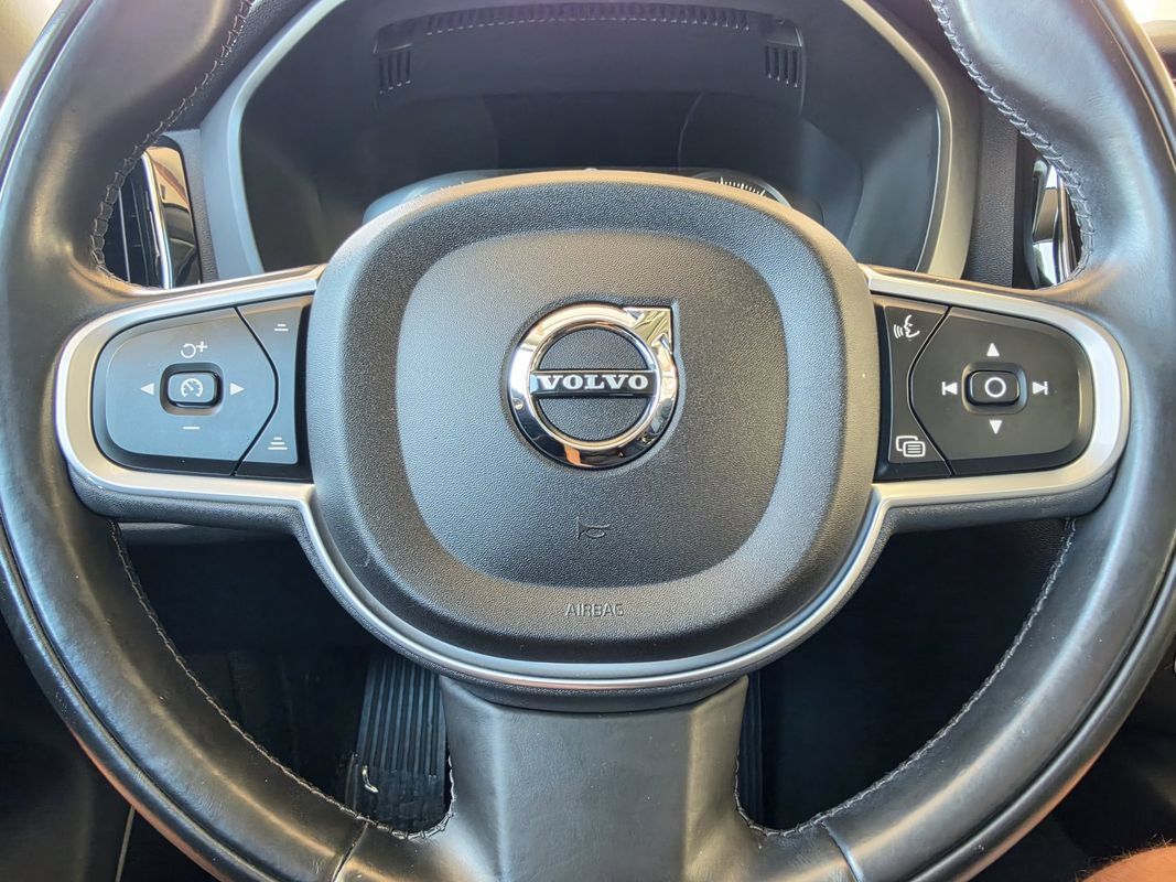 Used 2019 Volvo XC60 T6 Momentum w/ Multimedia Package AWD/4WD image 11
