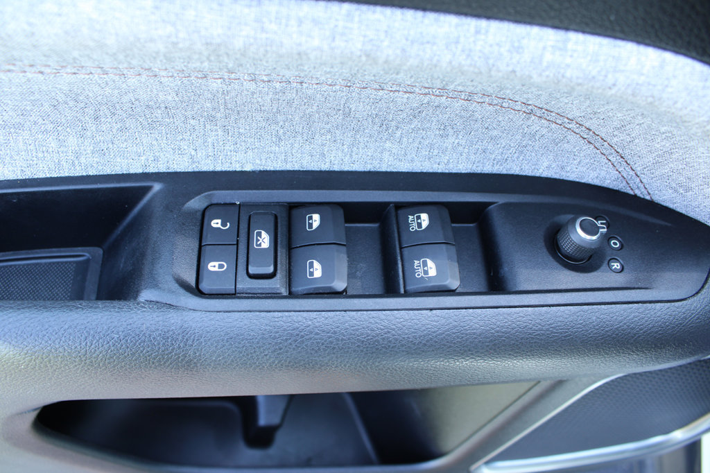 Used 2022 Jeep Compass Latitude AWD/4WD image 32