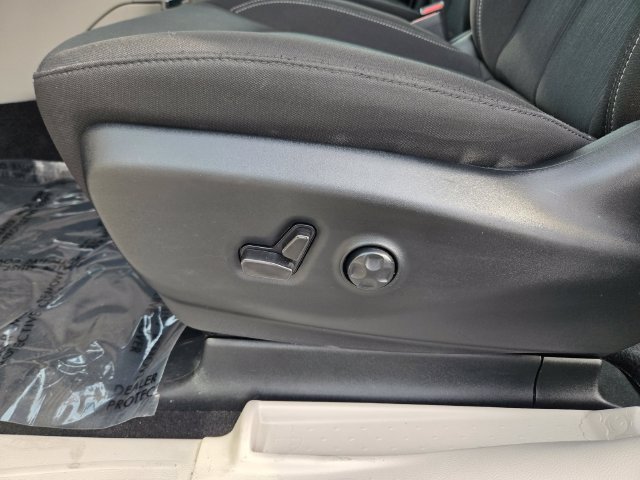 Used 2024 Chrysler Voyager LX FWD image 11