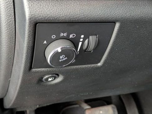 Used 2019 Jeep Grand Cherokee Laredo RWD image 14