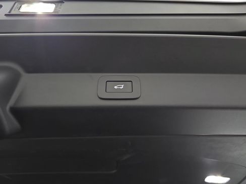 Used 2024 Land Rover Range Rover Sport SE AWD/4WD image 16