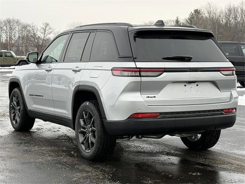 New 2025 Jeep Grand Cherokee Limited w/ Trailer Tow Package image 8