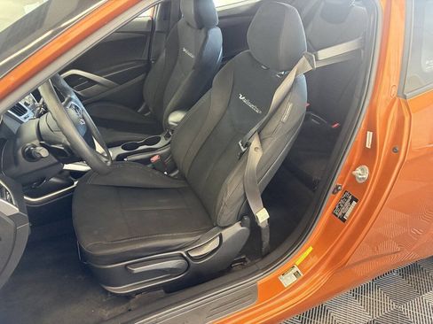 Used 2013 Hyundai Veloster FWD image 18
