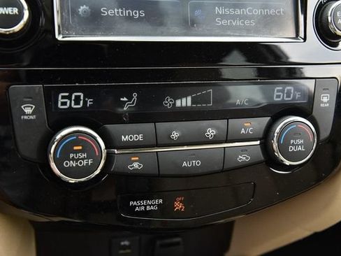 Used 2016 Nissan Rogue SL w/ SL Premium Package FWD image 18
