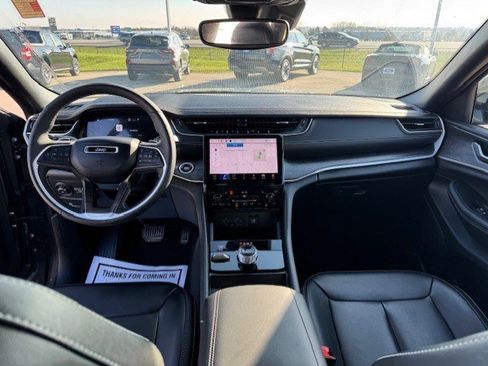 Used 2024 Jeep Grand Cherokee Limited w/ Black Appearance Package image 27