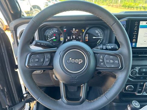 Used 2024 Jeep Wrangler Unlimited w/ LED Headlamp & Fog Lamp Group AWD/4WD image 12