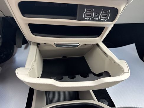 Used 2024 Chrysler Pacifica Touring-L image 18