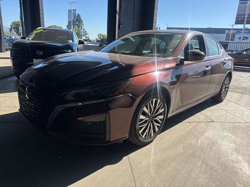 Certified 2023 Nissan Altima 2.5 SV image 1