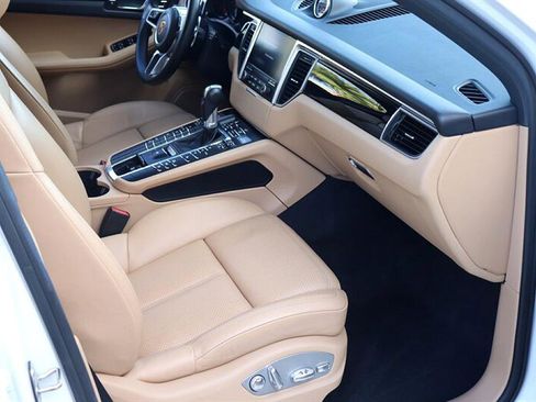 Used 2018 Porsche Macan S image 12