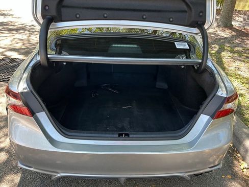 Used 2023 Toyota Camry SE image 10