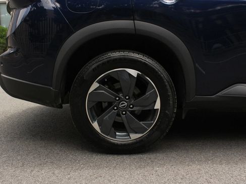 Used 2024 Nissan Rogue SV w/ SV Premium Package AWD/4WD image 5