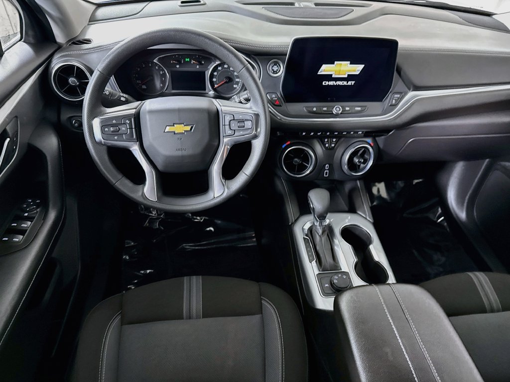 Used 2023 Chevrolet Blazer LT AWD/4WD image 3