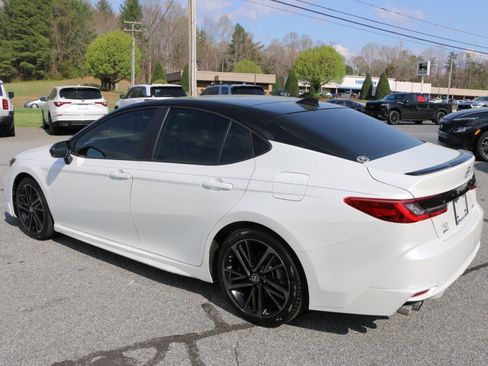 Used 2025 Toyota Camry XSE image 3