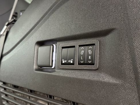 Used 2024 Chevrolet Tahoe High Country image 41