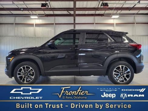 Used 2025 Chevrolet TrailBlazer LT AWD/4WD image 1