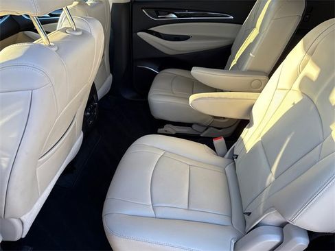 Used 2019 Buick Enclave Essence image 18