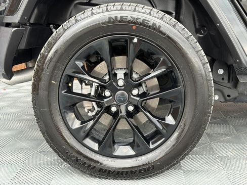 Used 2025 Jeep Wrangler Unlimited Sahara w/ Safety Group image 19