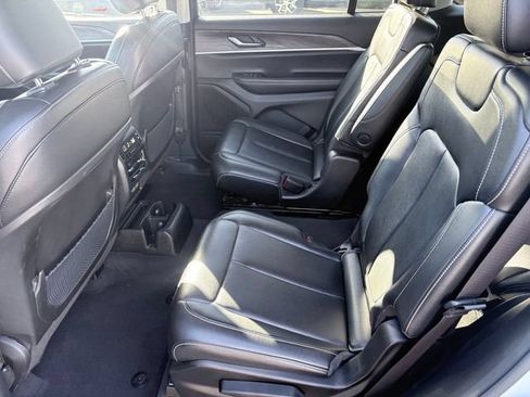 Used 2023 Jeep Grand Cherokee L Limited w/ Black Appearance Package RWD image 6