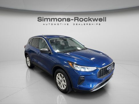 Used 2023 Ford Escape Active image 3