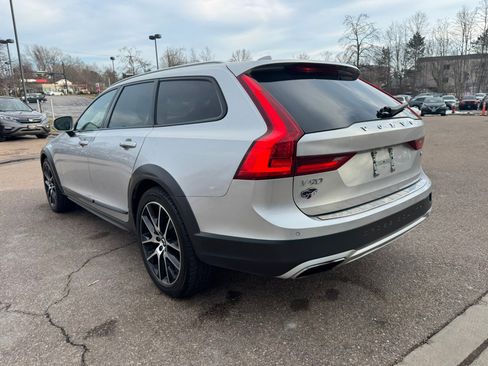 Used 2020 Volvo V90 T6 Cross Country image 5