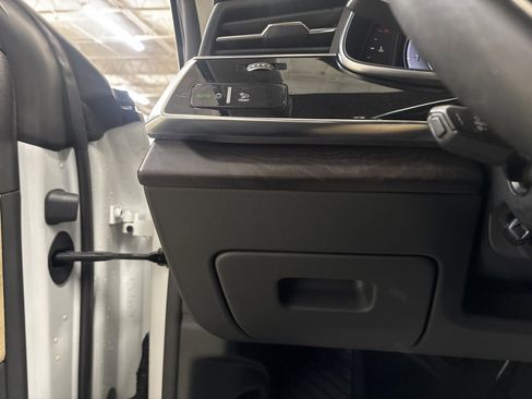 Used 2019 Audi Q8 Prestige w/ Luxury Package image 14