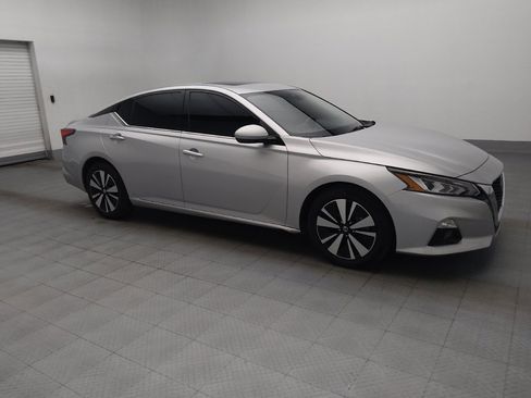 Used 2019 Nissan Altima 2.5 SV FWD image 11