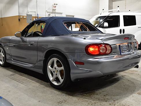 Used 2003 MAZDA MX-5 Miata Shinsen RWD image 10