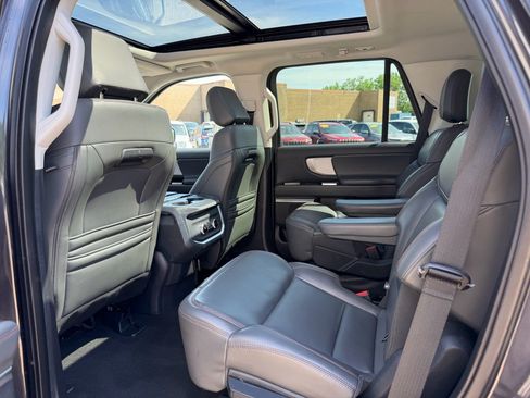 Used 2025 Ford Expedition Active AWD/4WD image 8